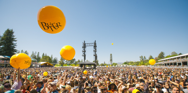 Outdoor crowd at BottleRock Festival flying JaM Cellars Butter balloons
