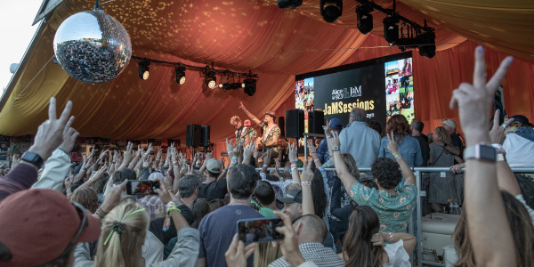 People holding up peace signs at BottleRock